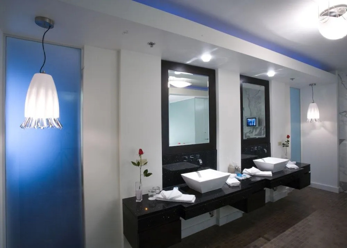 Le Merigot Hotel