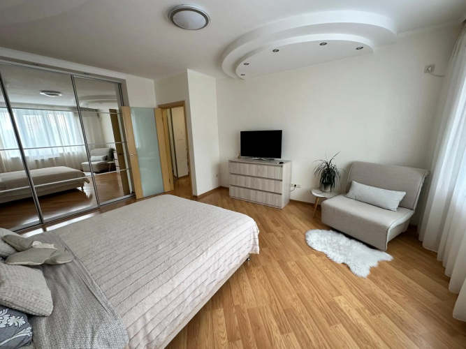 Apartment 1, Podilya
