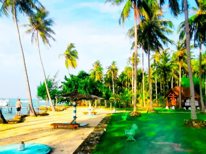 Ary's Lagoon by Cocotel