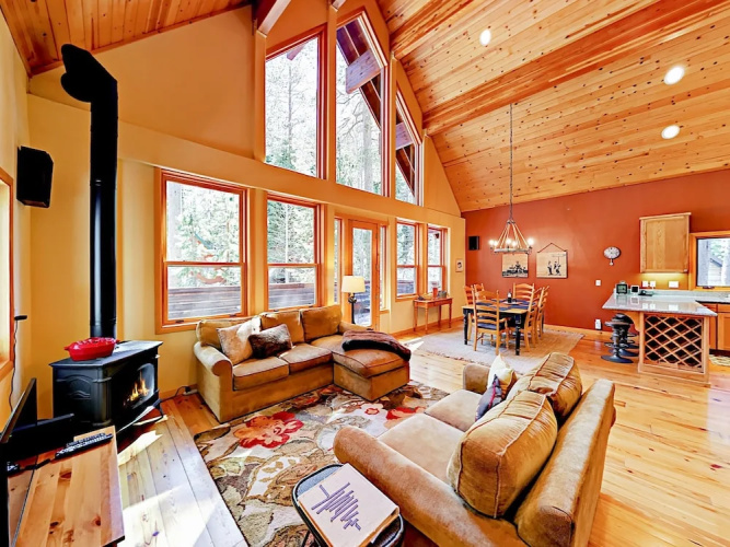 3br/2.5ba Lake 3 Bedroom Home