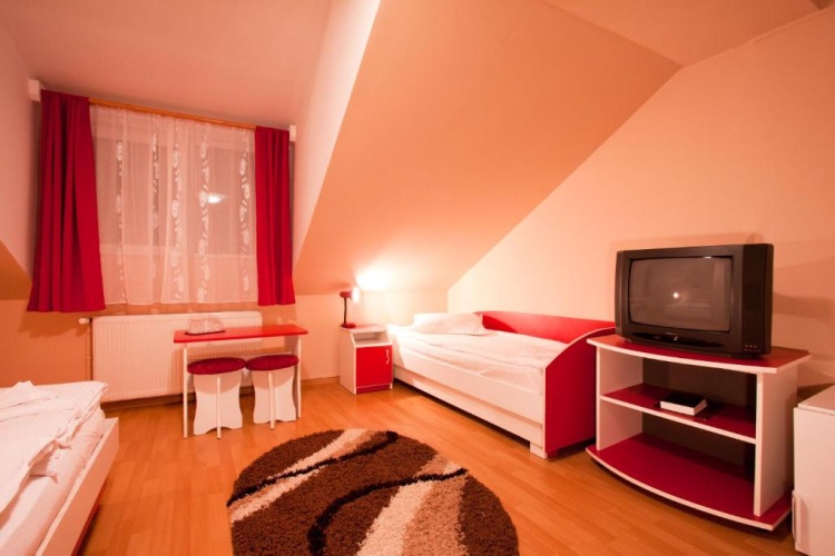 Standard Triple room