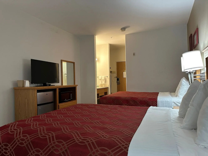 Econo Lodge Inn & Suites