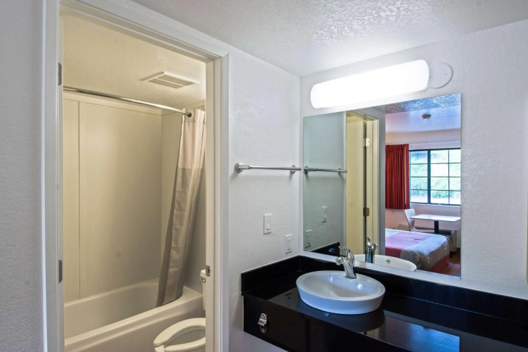 Motel 6 Redding, CA - South