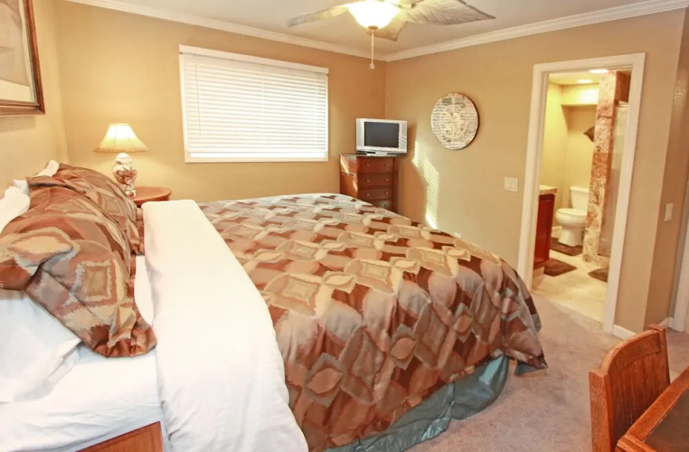 111 E Edgewater Dar 3 Bedroom Duplex