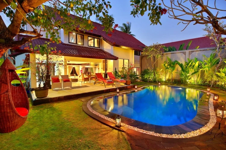 2 Bedrooms Quadruple Villa