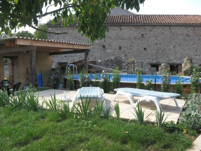 2 Bedrooms Cottage