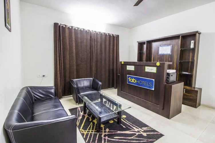 FabHotel House Khas Suites