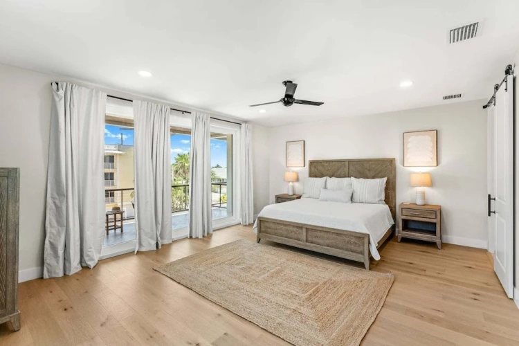 4 Bedrooms Villa with balcony