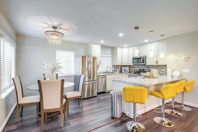 Silver Springs Home: Walk to Downtown!