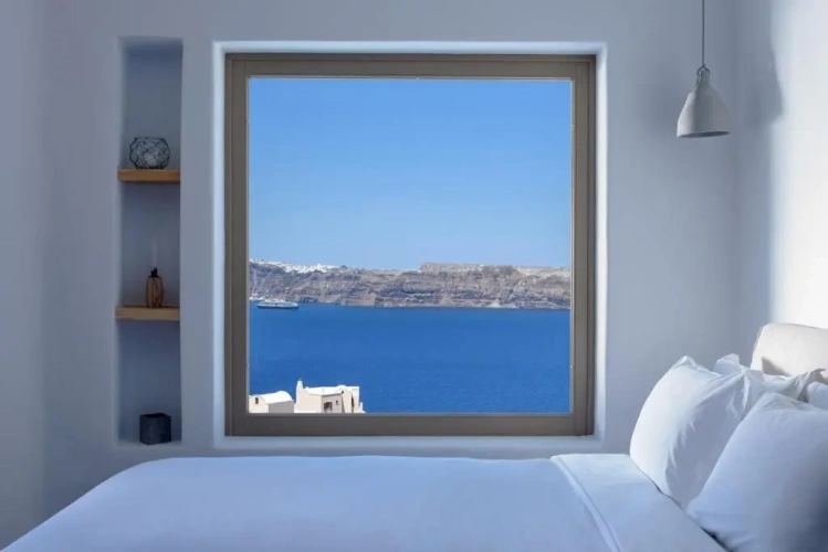 Suite with mountain view