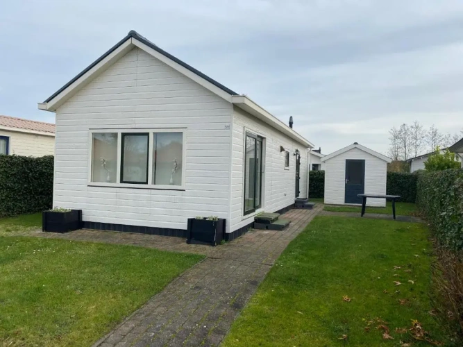 2 Bedrooms Bungalow