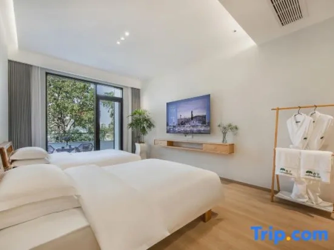 Standard Double room with balcony and with water view