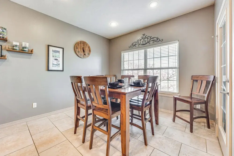 Relax Fireside: Branson West Gem w/ Hot Tub Access