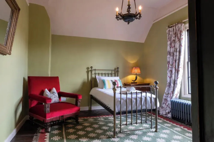 Stunning 4BD Home in Worcestershire
