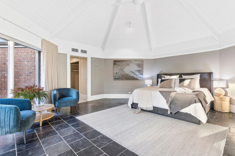 Tranquil Estate With Pool Heated Spa Gardens