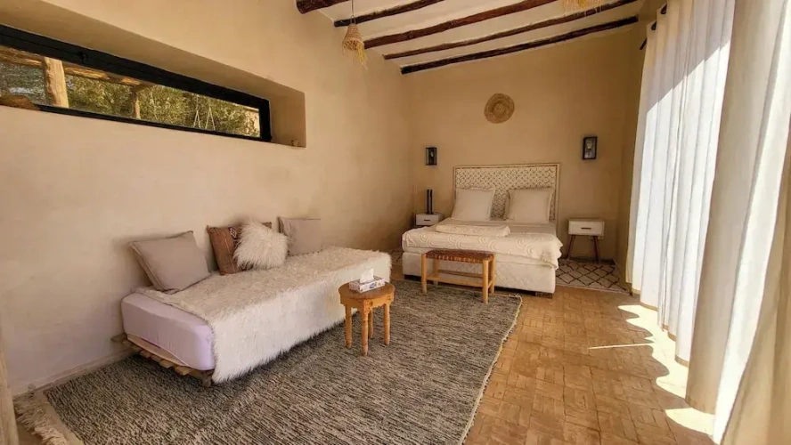 Deluxe Triple room with courtyard view
