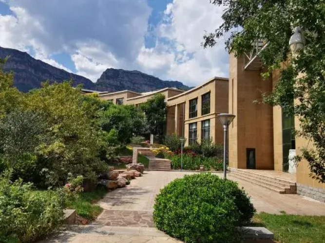 Hongqiqu Guest House