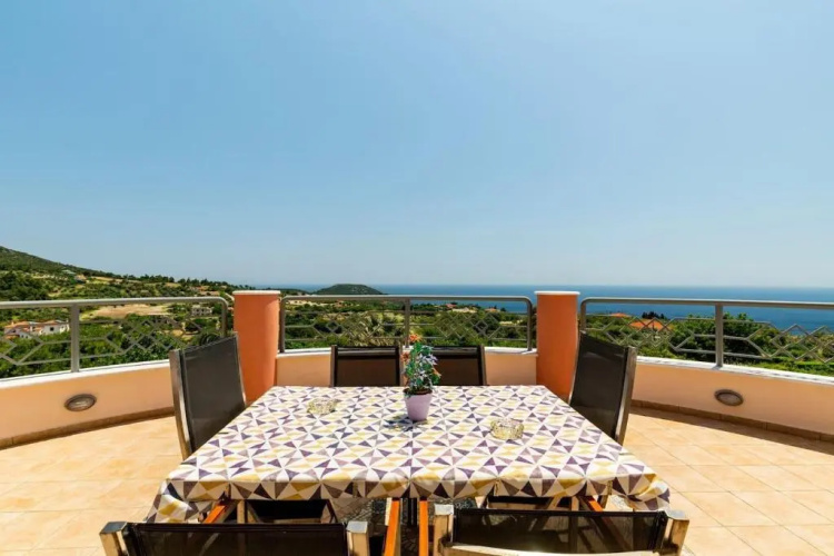4 Bedrooms - Sleeps 10 - Pets - Pool - Hottub