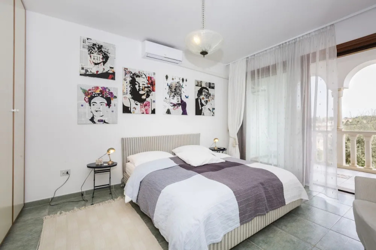 Room Alma 1