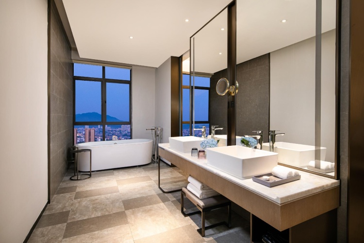 Deluxe Double Suite