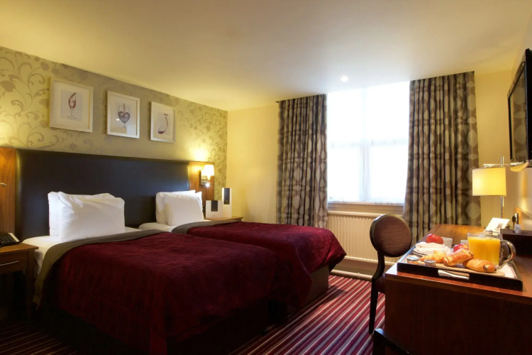 Gloucester Robinswood Hotel