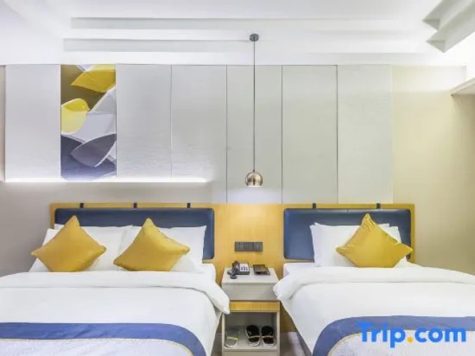 Standard Twin room with view
