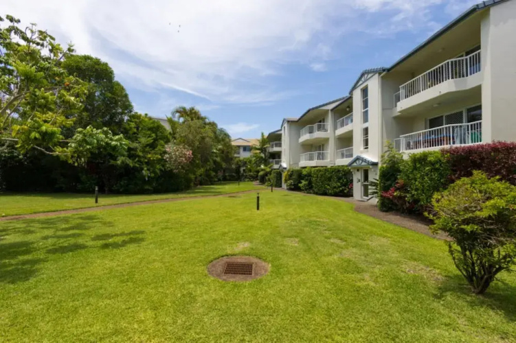 Cosy Central Burleigh Getaway