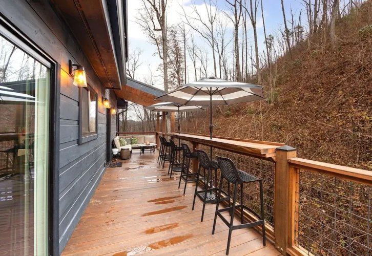 Night Owl 3 Bedroom Cabin by RedAwning