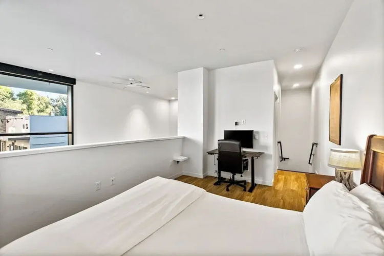 Airy and Open Corner Loft - 92 Walkscore