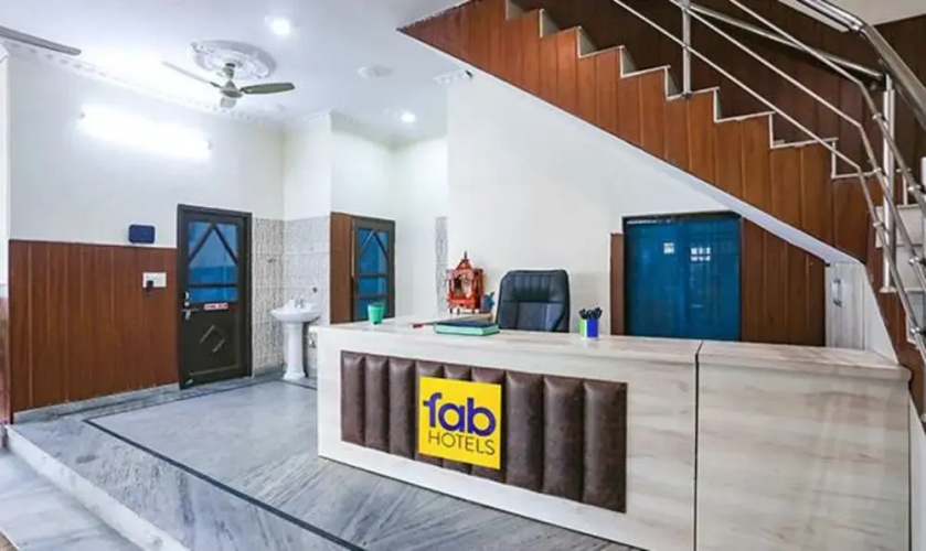 Fabhotel White Retreat Inn