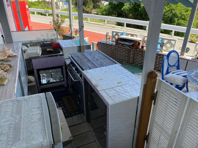 Sesoko Terrace　瀬底大橋を渡りすぐ左手に,ビーチへ徒歩2分眺めのいい小さい可愛い家