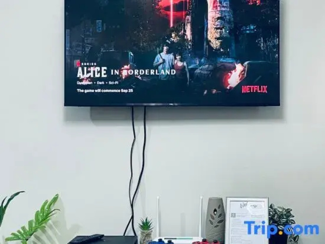 J&J Mactan Stays PS4, Netflix, Pool & PaidParking