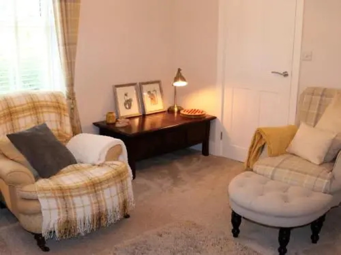 Manor Farm Cottage - Pet friendly
