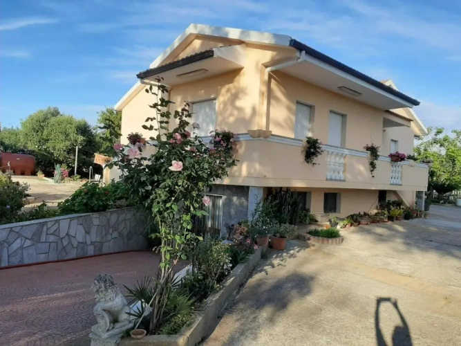3 Bedrooms Apartment