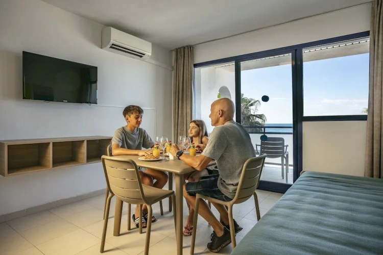 1 Bedroom Apartment with balcony and with sea view