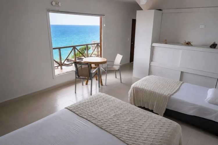 Deluxe room with balcony and with partial sea view