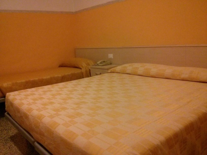 Standard Triple room