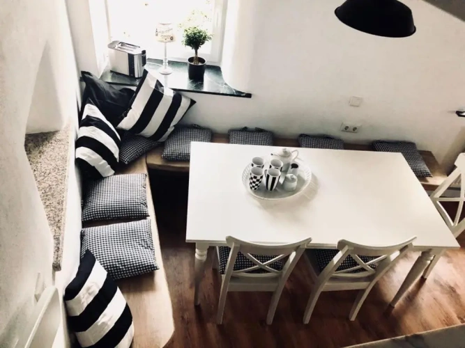 2 Bedrooms Cottage