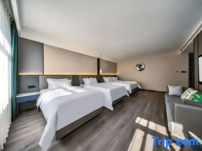 Premier Quadruple Suite
