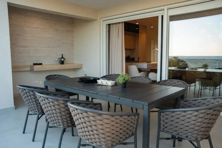 Bumblebee apartments & rooms with pool