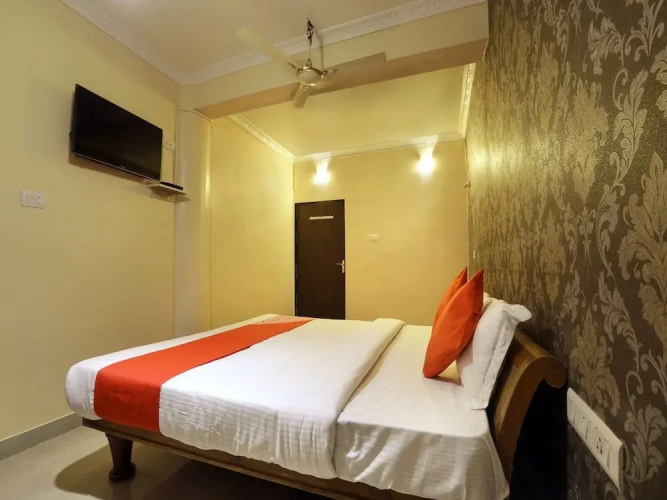 Hotel Clarissa by OYO Rooms