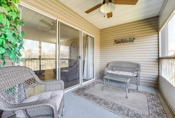 2 Bedrooms Apartment