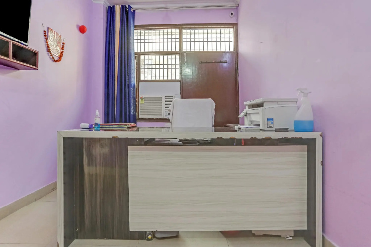 Oyo 76228 Rj Residency
