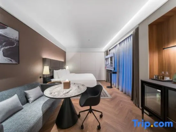Deluxe Double room with city view