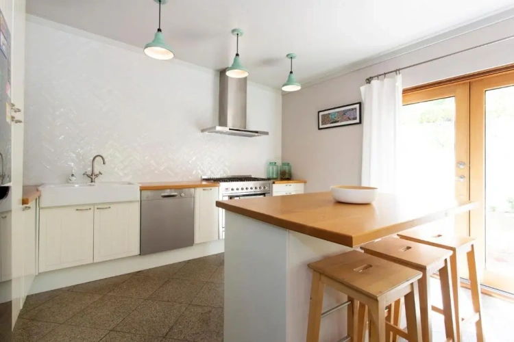 3 Bedrooms Cottage