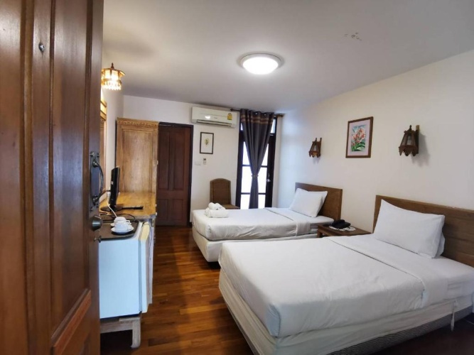 Standard Twin room with balcony