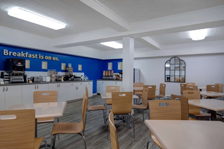 Days Inn by Wyndham Victoria Airport Sidney photo 16