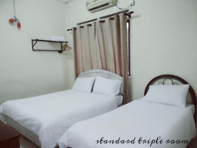 Standard Triple room