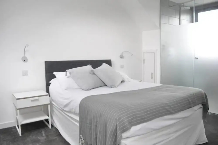 Modern 2 Bedroom Duplex Flat in Balham