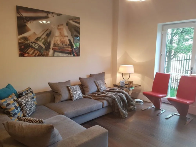 Hanger Lane Apartments (Peymans)